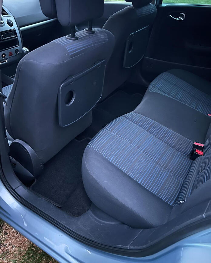 ČIŠTĚNÍ ZADNÍCH SEDADEL PO